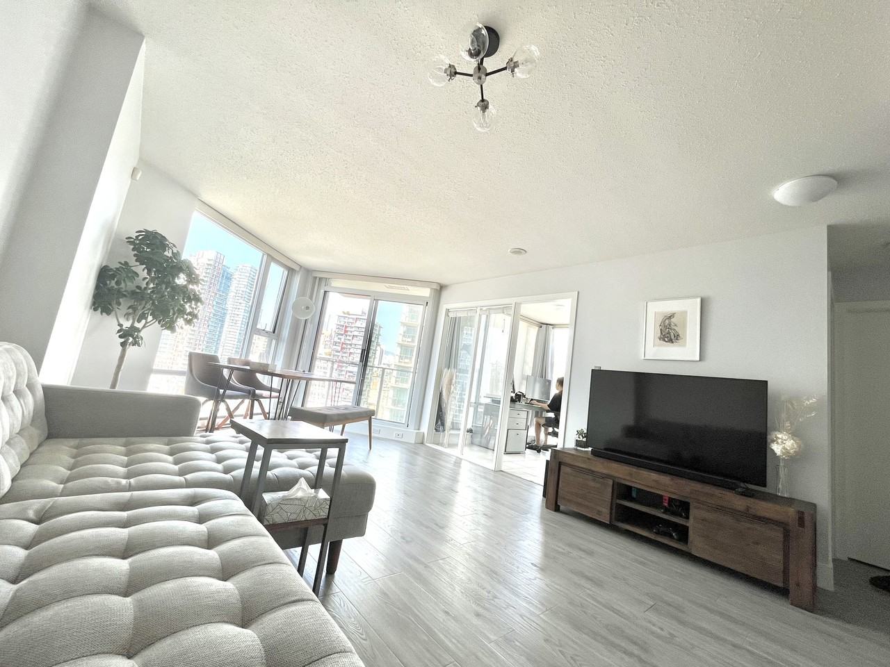 583 Beach Crescent #2007 - Photo 2 of 10