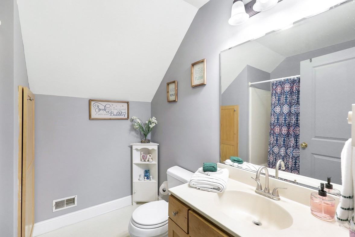 582 State St #NA - Photo 2 of 33