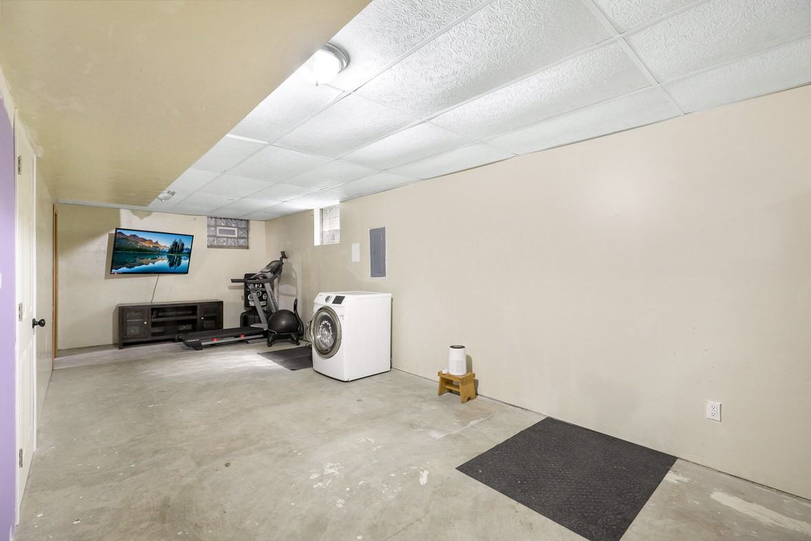 582 State St #NA - Photo 3 of 33