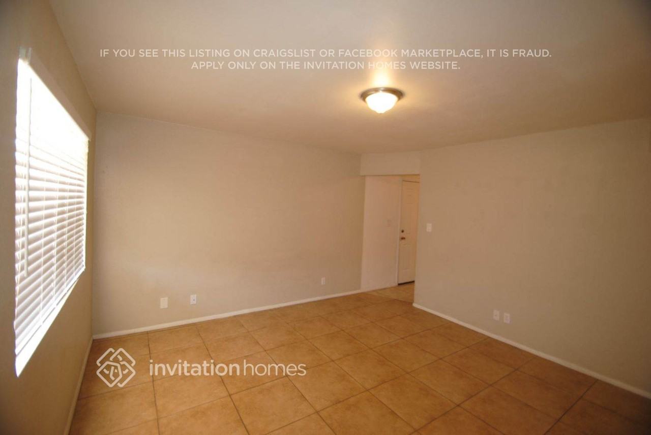 297 S 95th St - Photo 3 of 12
