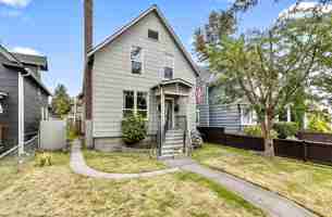 featured image of 2118 Hoyt Ave #2