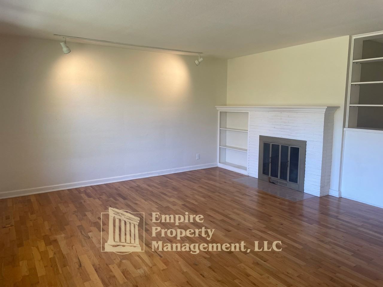 1090 Corydon St #1 - Photo 3 of 26