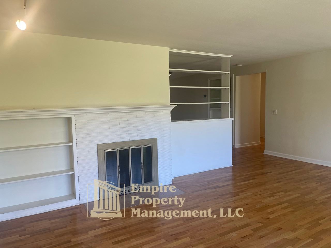 1090 Corydon St #1 - Photo 5 of 26