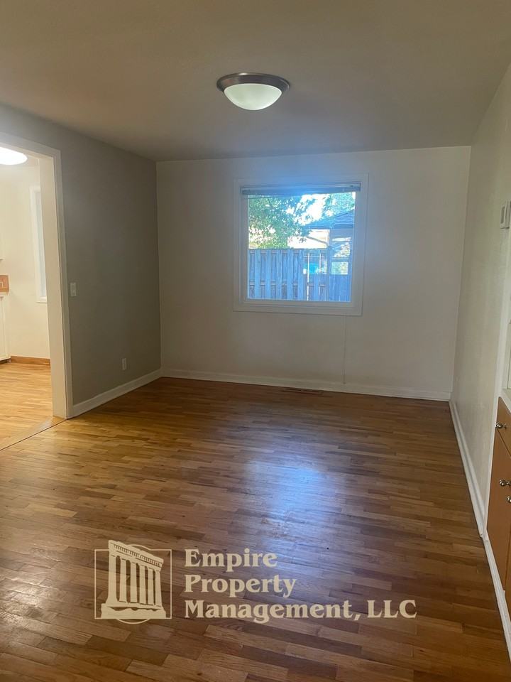 1090 Corydon St #1 - Photo 7 of 26