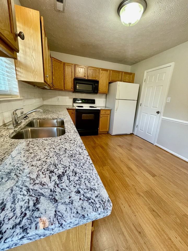 198 Mulberry Cir #1 - Photo 5 of 36