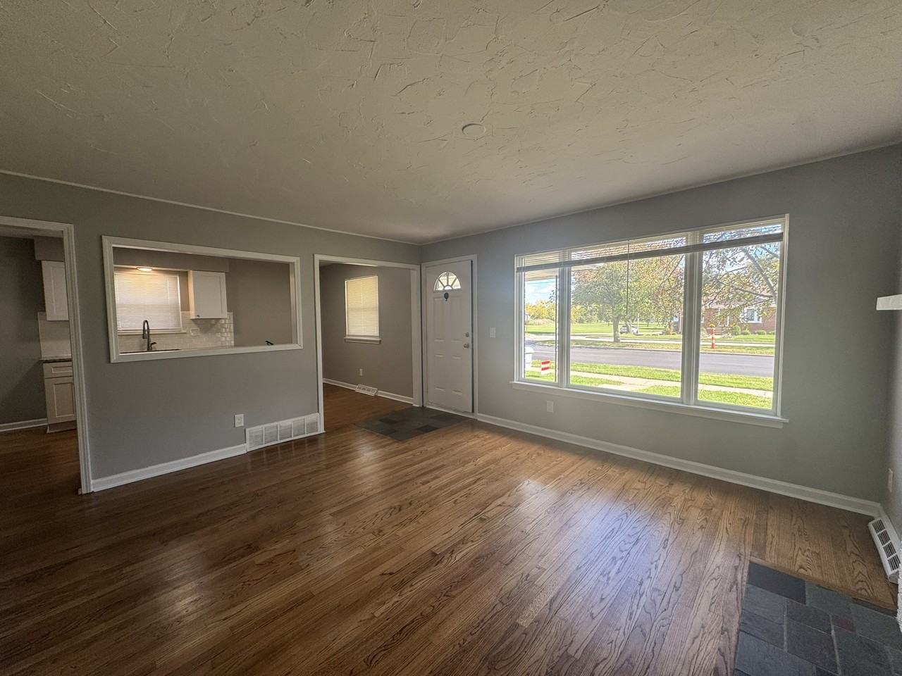 1900 W Jefferson Ave #1 - Photo 3 of 18