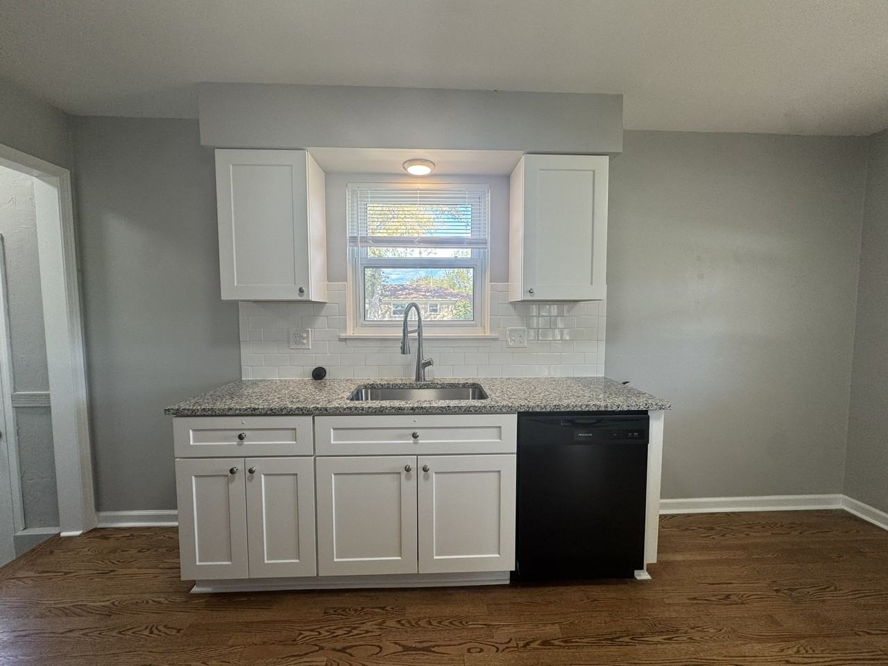 1900 W Jefferson Ave #1 - Photo 6 of 18