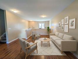 featured image of 22 Carleton St N