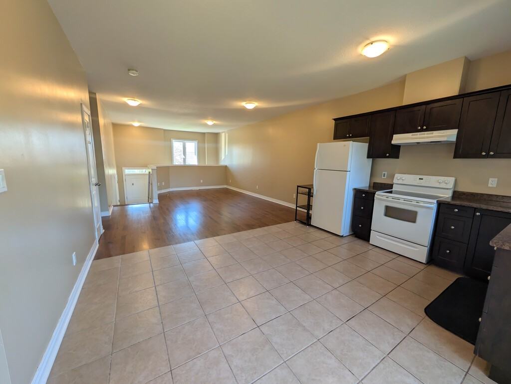 22 Carleton Street North - Photo 5 of 19