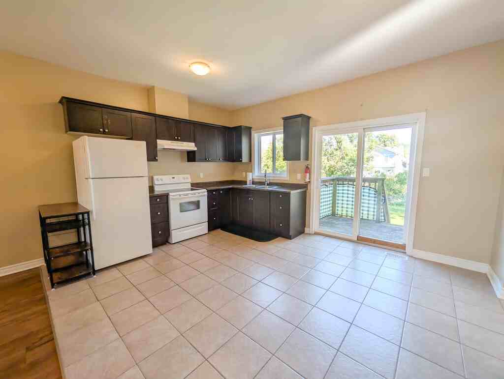 22 Carleton Street North - Photo 6 of 19
