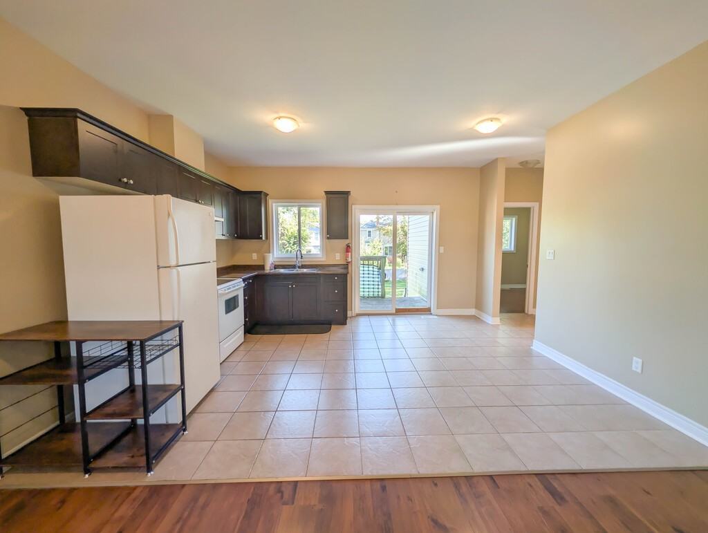 22 Carleton Street North - Photo 7 of 19