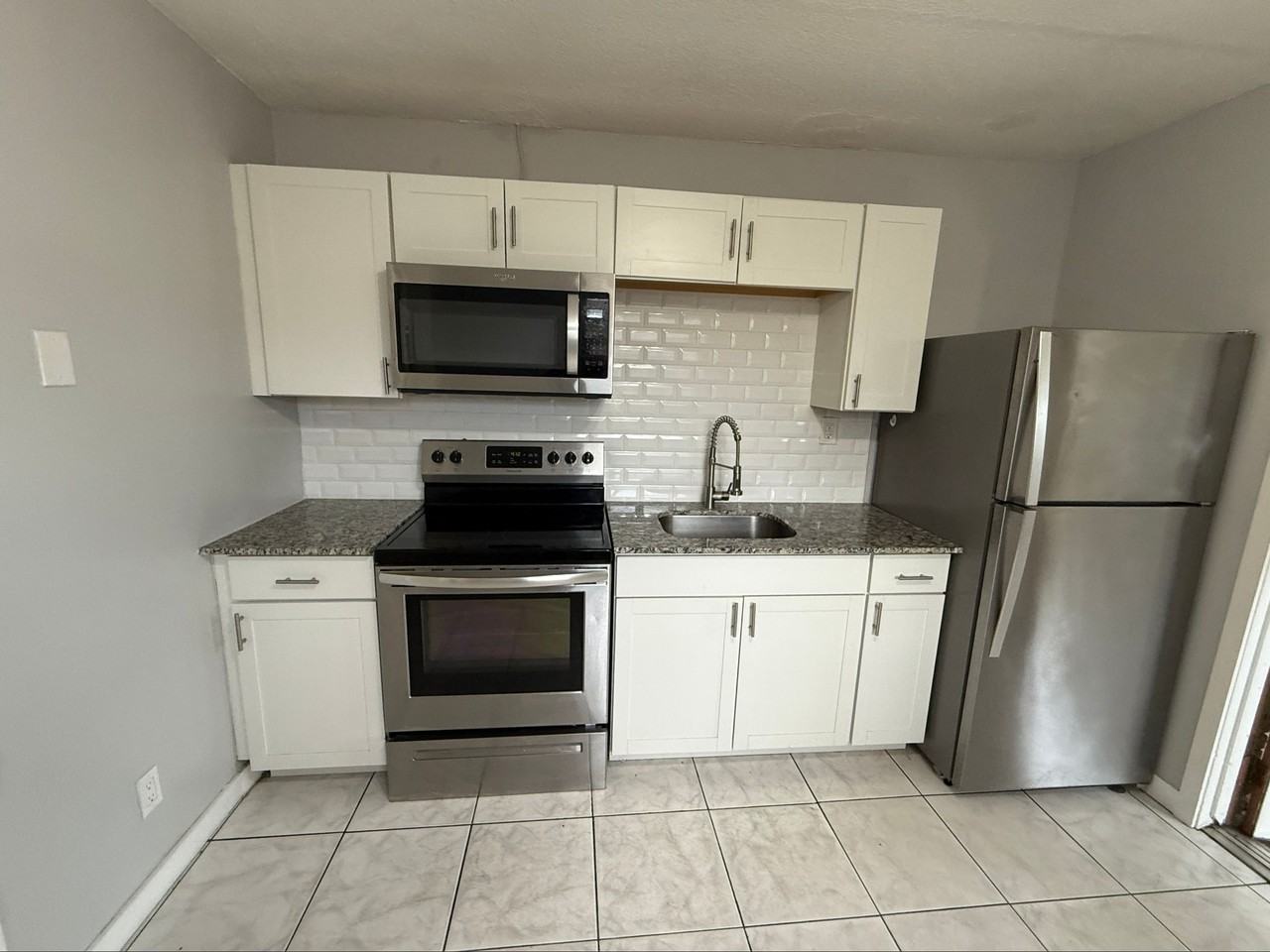 121 Nw 32nd Ave #12B - Photo 6 of 16
