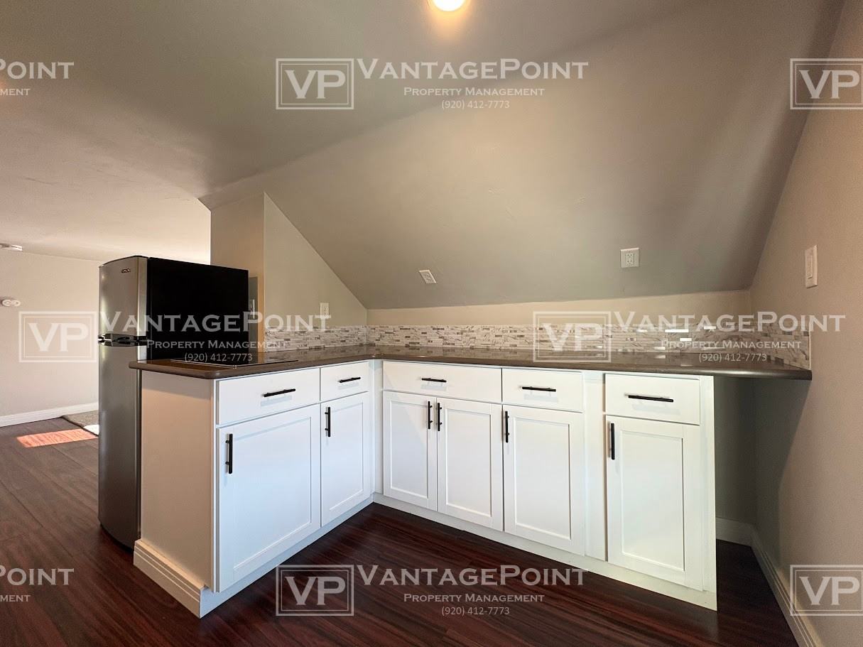111 N Van Buren St Uppr - Photo 2 of 11