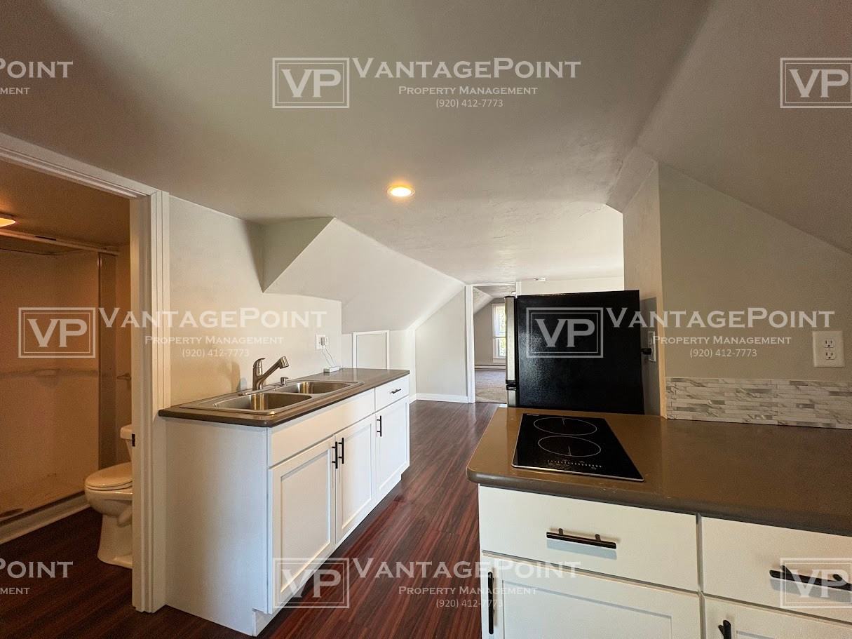 111 N Van Buren St Uppr - Photo 3 of 11