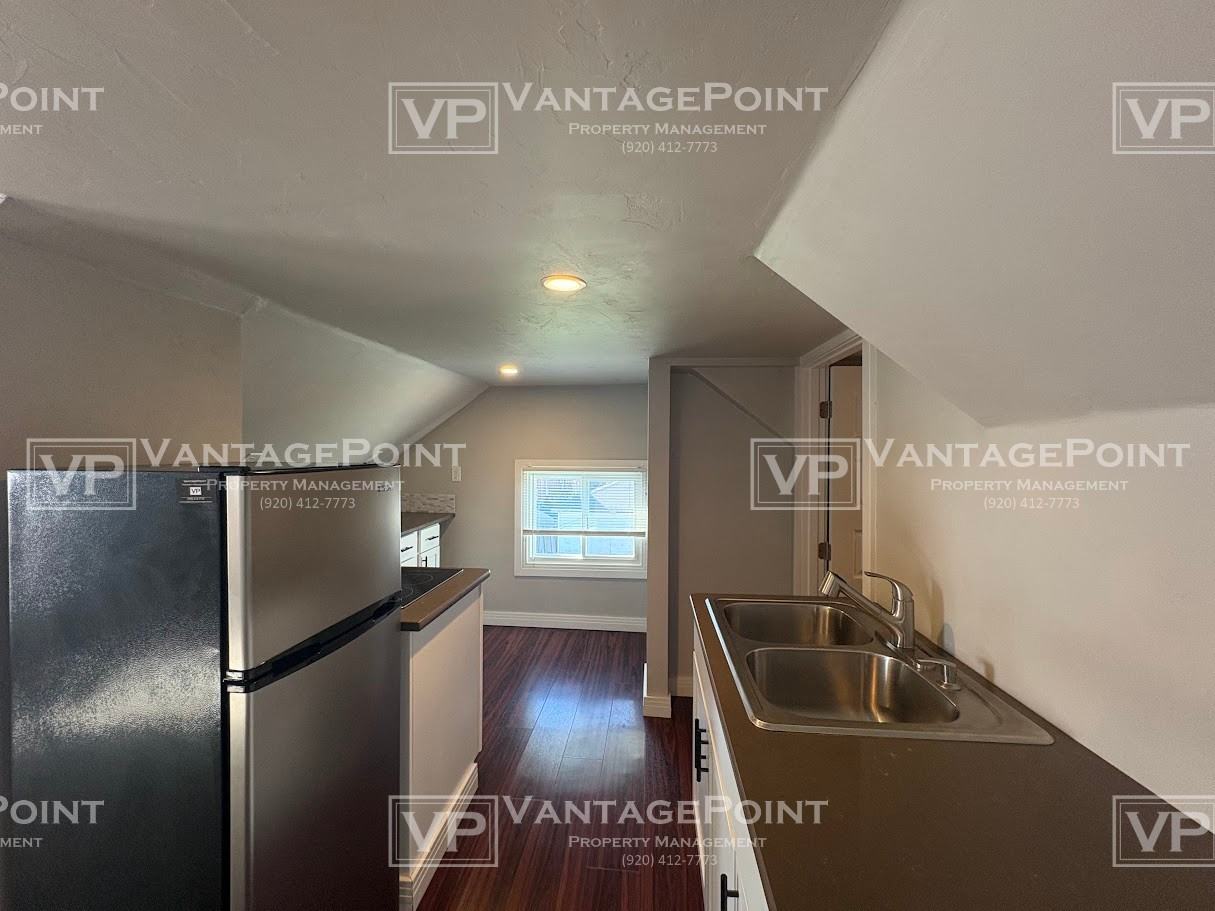 111 N Van Buren St Uppr - Photo 4 of 11