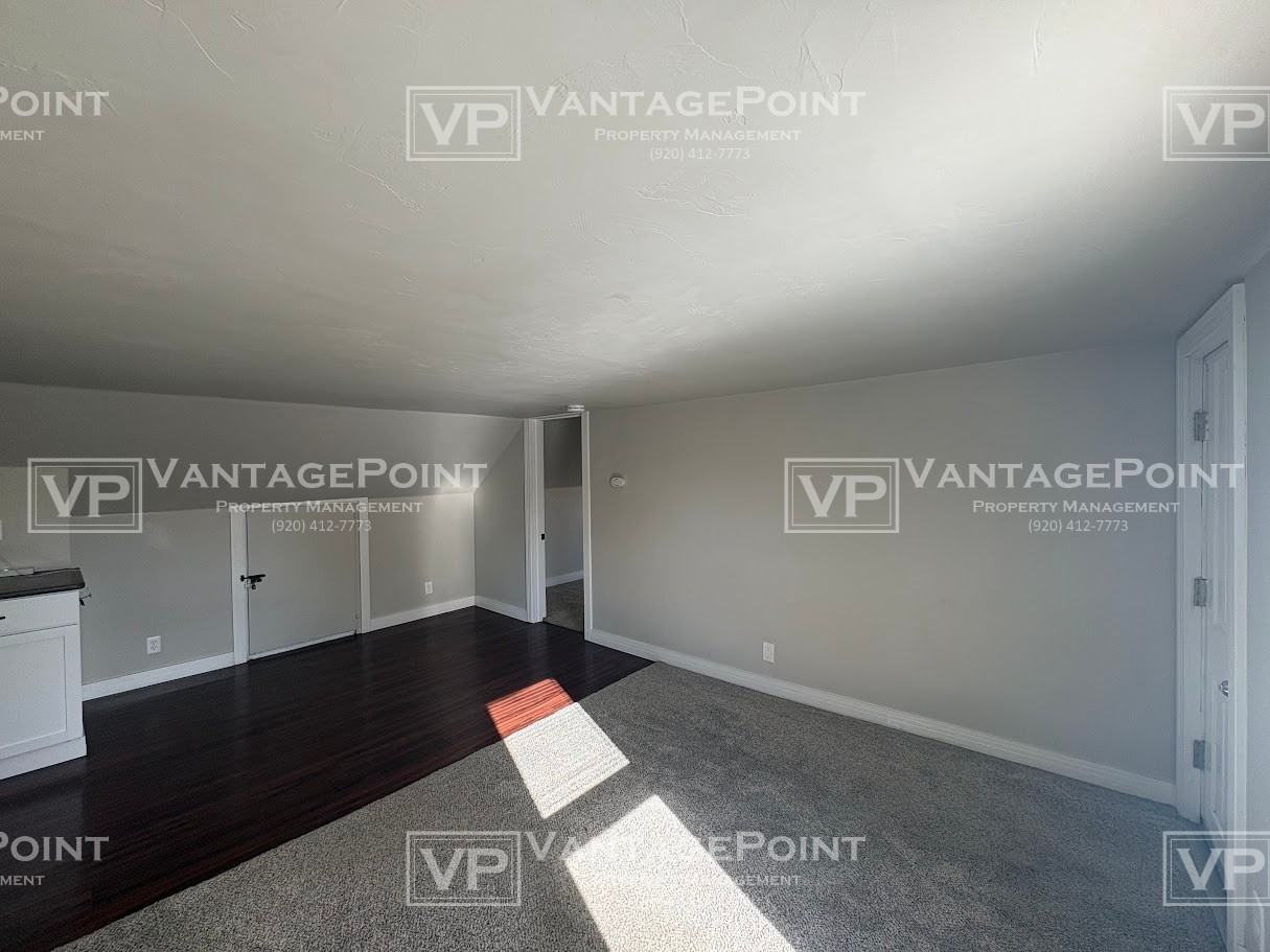 111 N Van Buren St Uppr - Photo 5 of 11