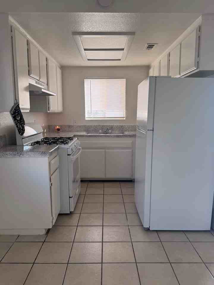 Vintage Apartments - Photo 2 of 15