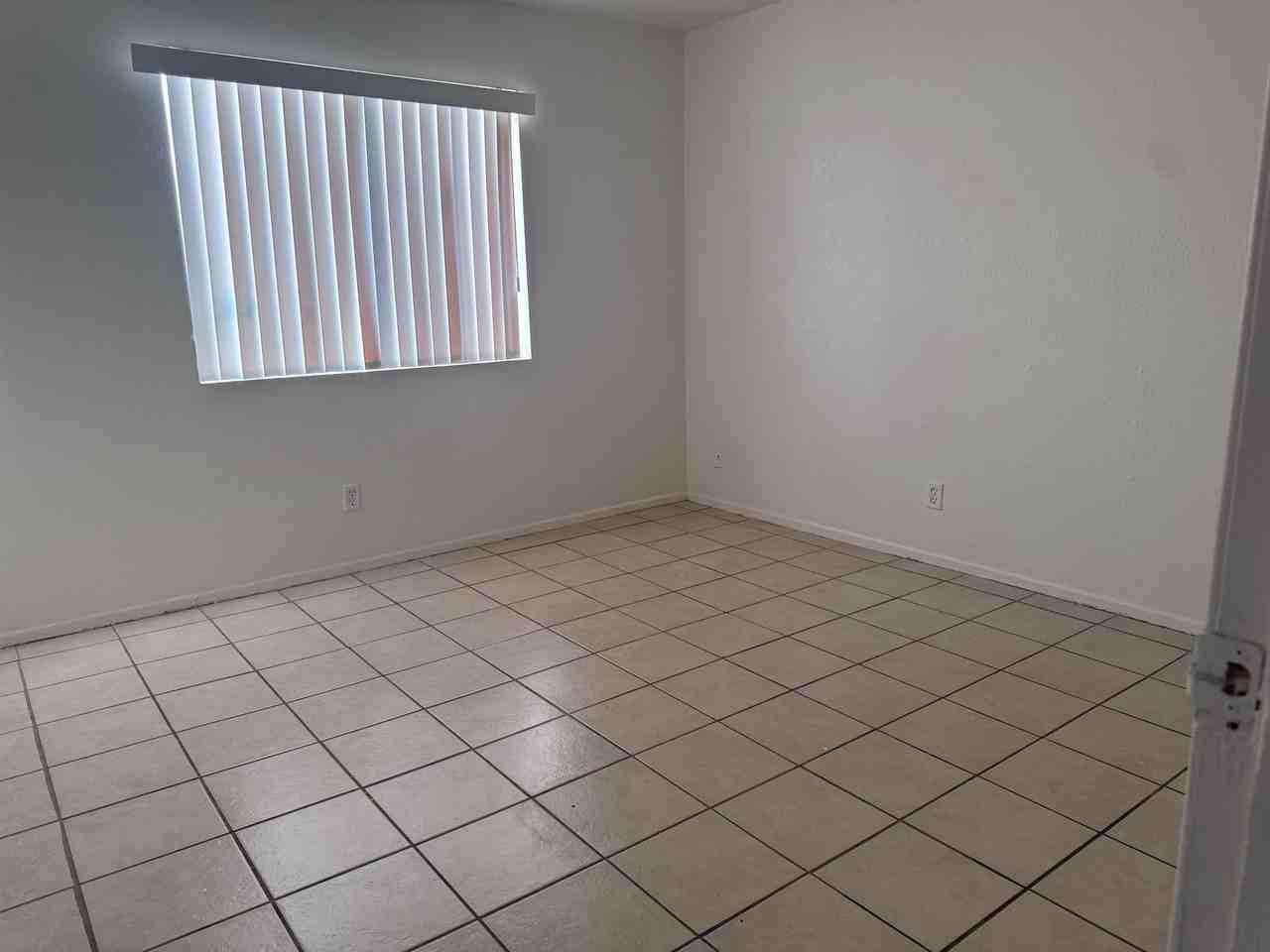 Vintage Apartments - Photo 5 of 15