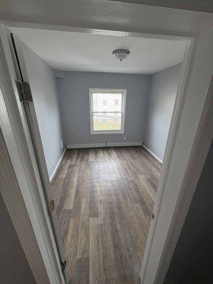 188 Grafton Ave - Photo 2 of 10