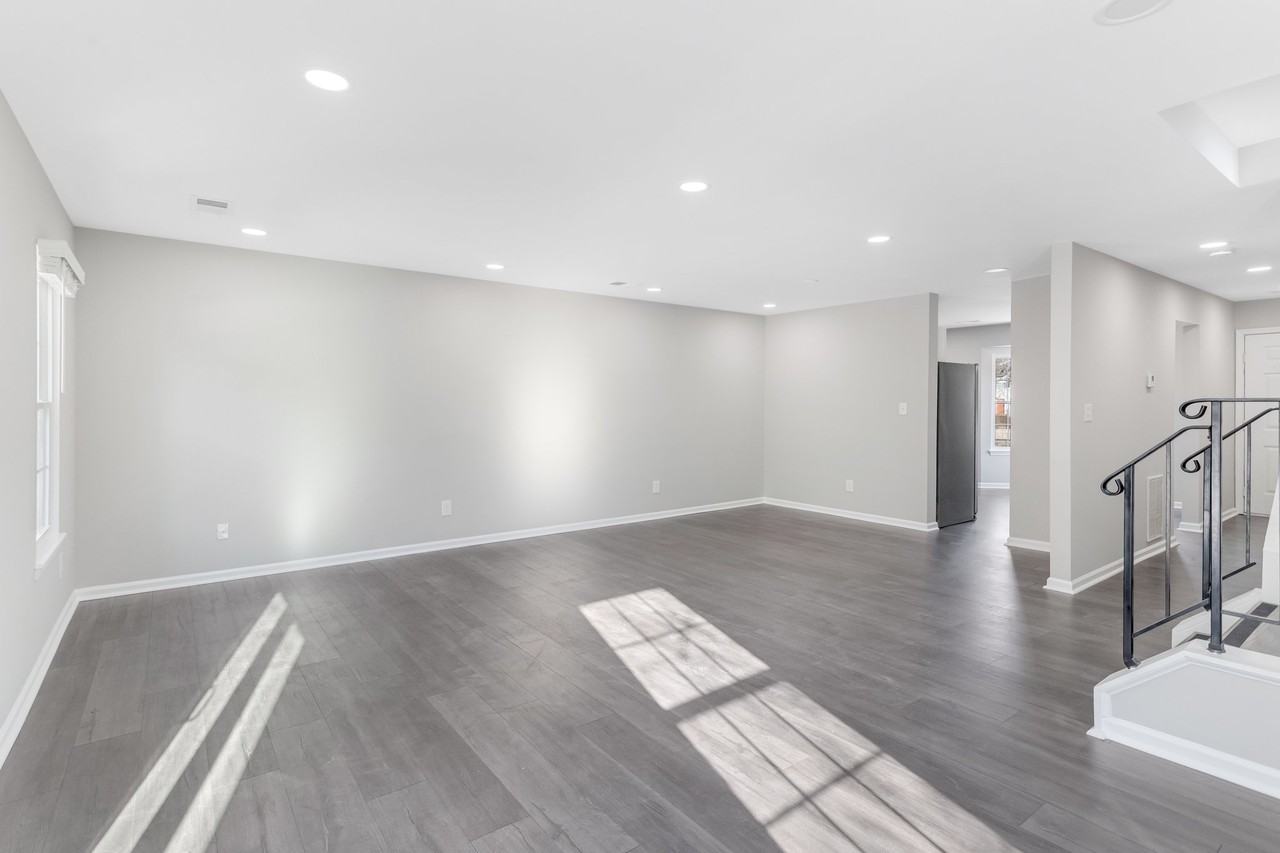 16282 Taconic Cir #1 - Photo 4 of 35