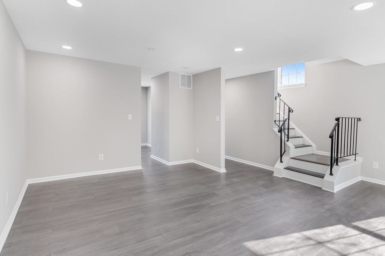 16282 Taconic Cir #1 - Photo 5 of 35