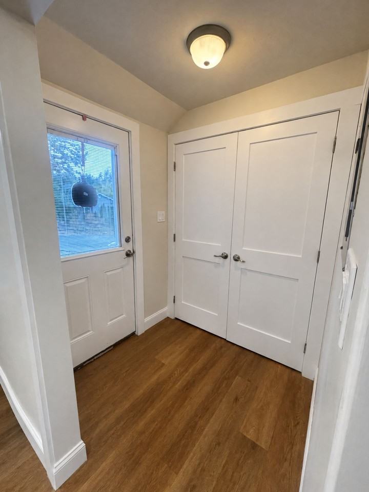 28 Circle Dr #1 - Photo 3 of 33