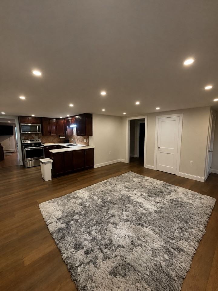 28 Circle Dr #1 - Photo 6 of 33
