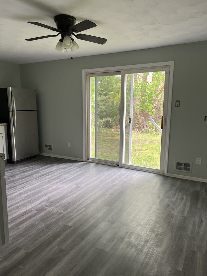 1071/1073 Bay Road #1073 - Photo 3 of 16