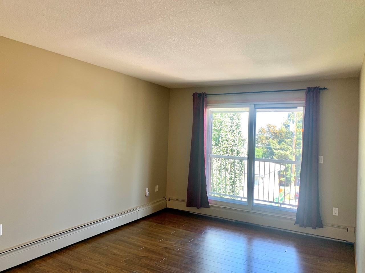 4010 49 Ave - Photo 3 of 6