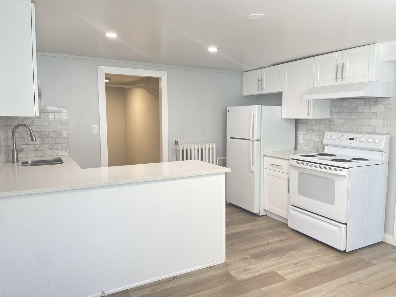 1695 Cedar Cres - Photo 7 of 20
