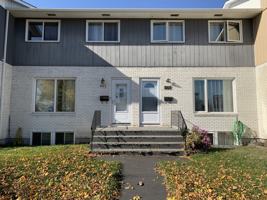 featured image of 863 Sheppard St