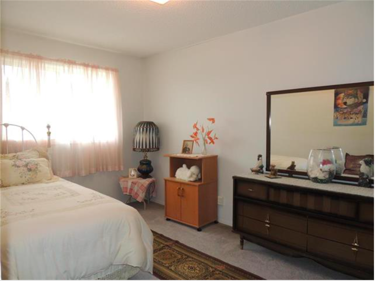 863 Sheppard St - Photo 2 of 21