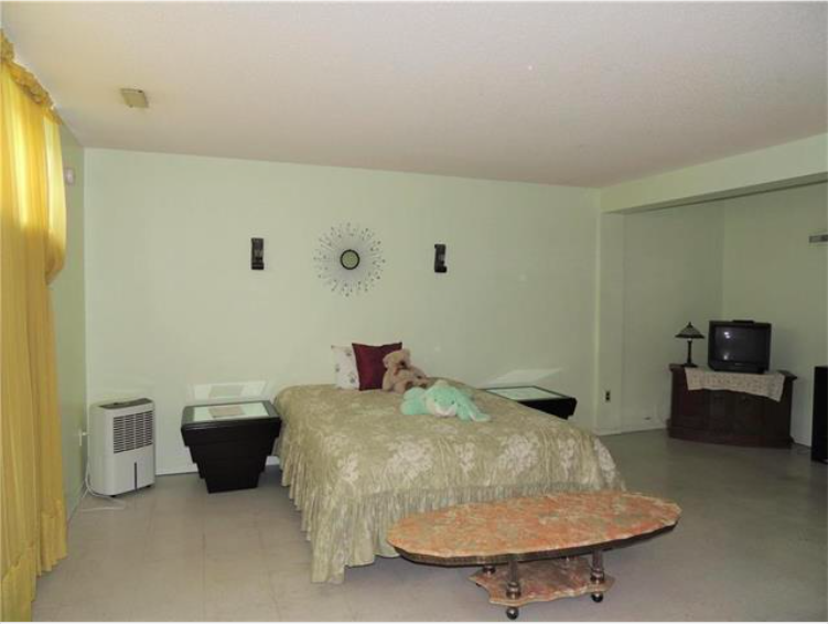 863 Sheppard St - Photo 4 of 21