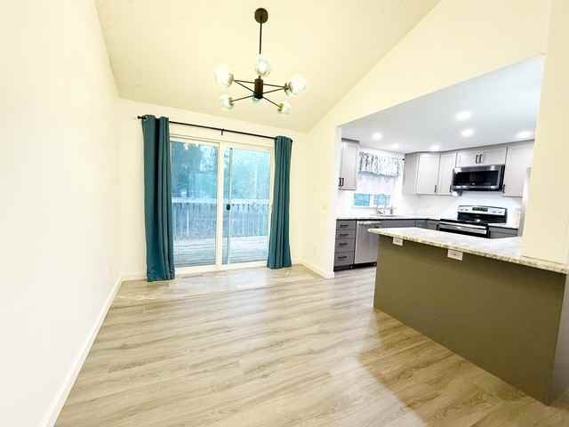 3975 Se Castlewood Dr #1 - Photo 4 of 33