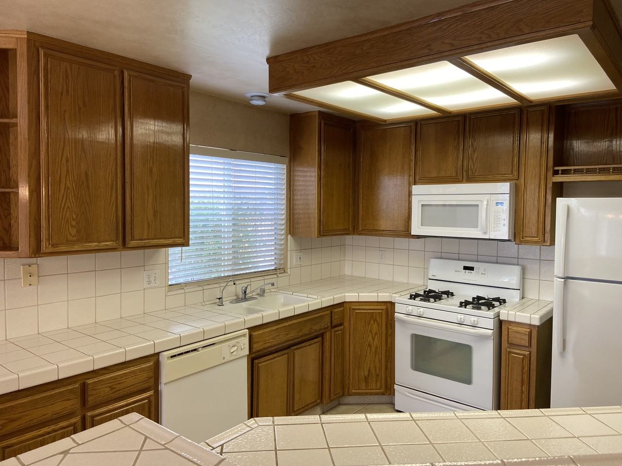 511 Snowridge Dr #1 - Photo 4 of 14