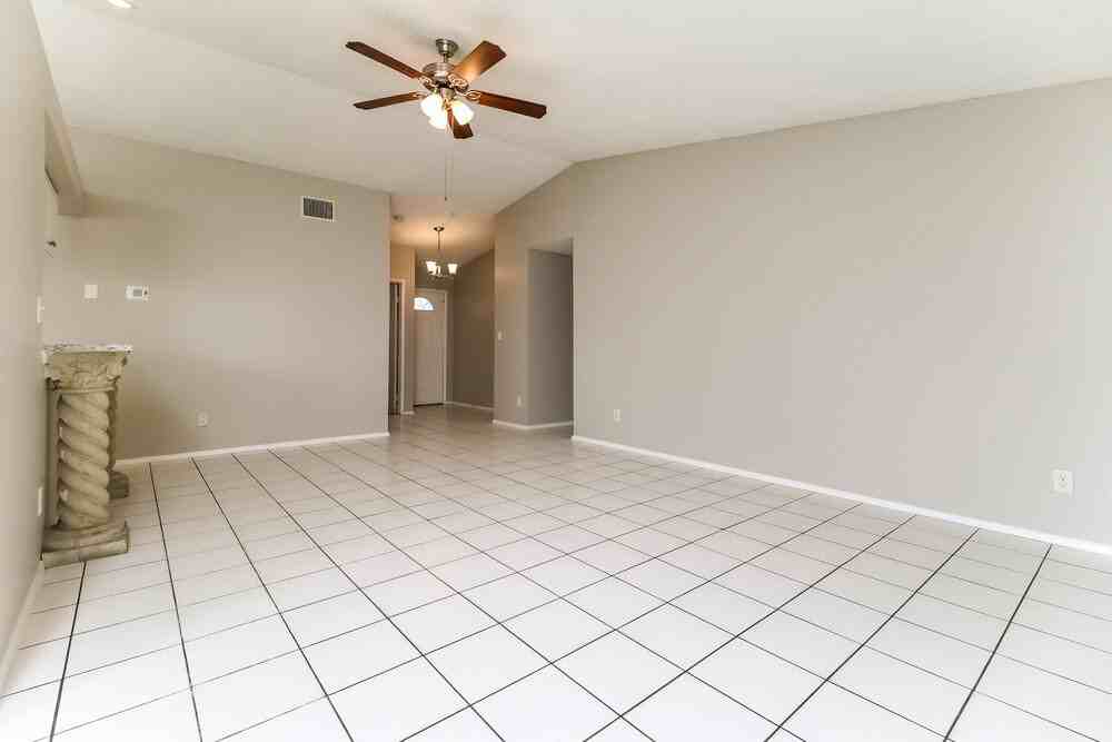 1468 Ryan Ln - Photo 3 of 16