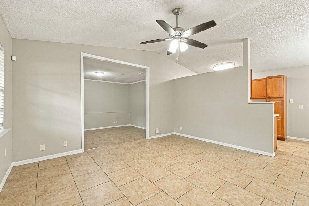 2822 Colfax St - Photo 4 of 16