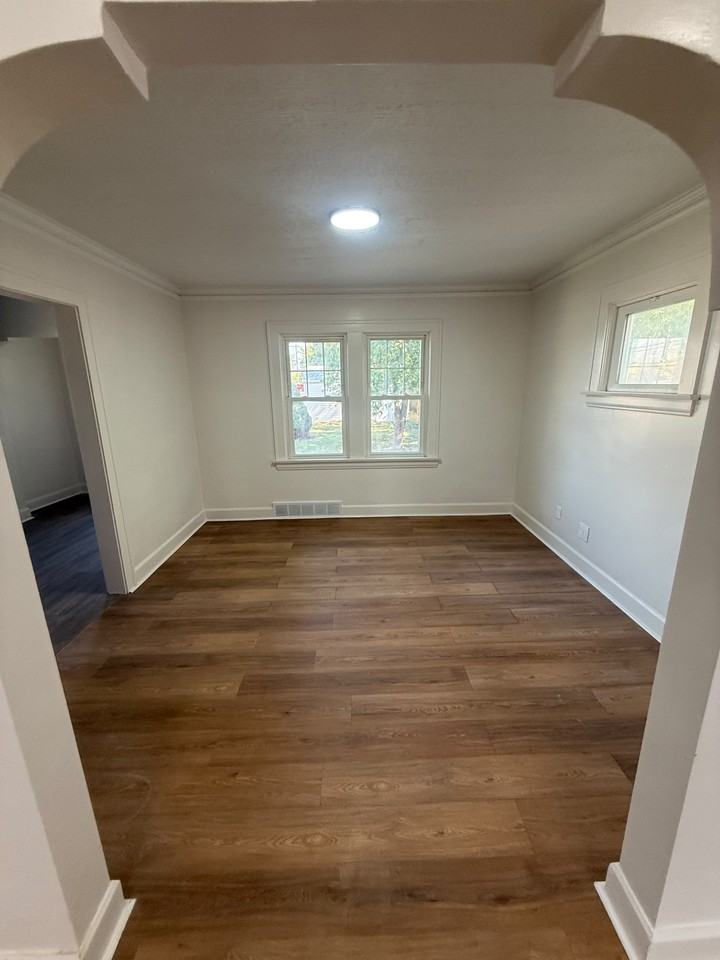 1443 E 195th St #1 - Photo 5 of 27