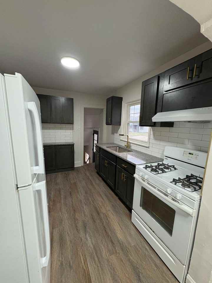 1443 E 195th St #1 - Photo 7 of 27