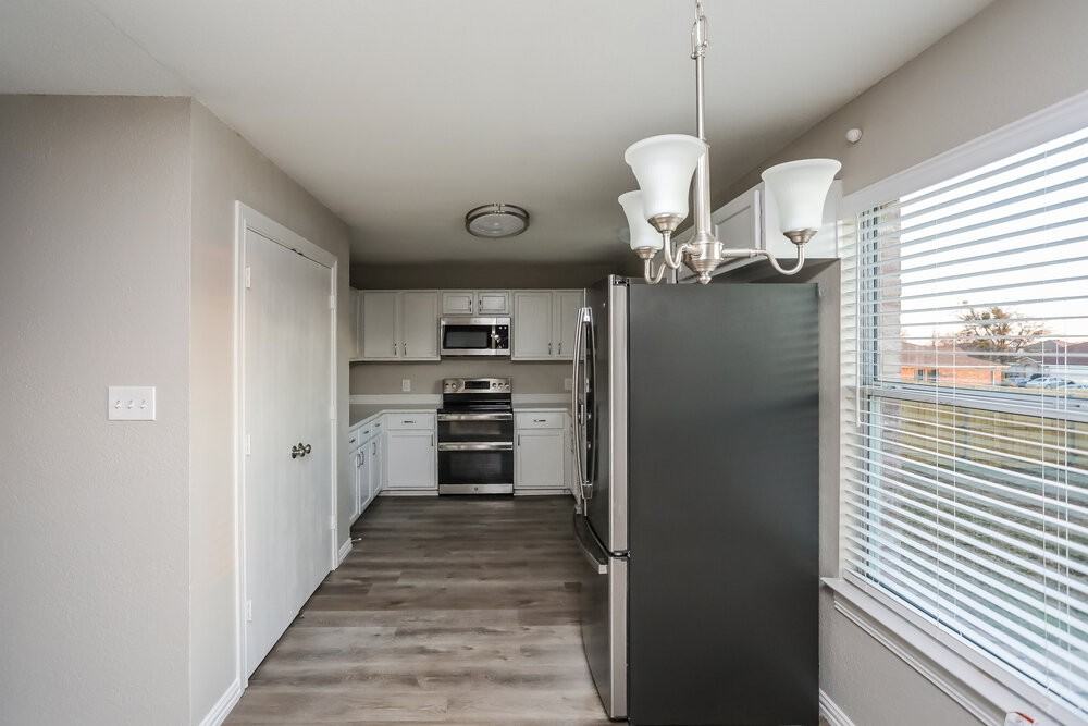 1018 Bainbridge Ln - Photo 6 of 17