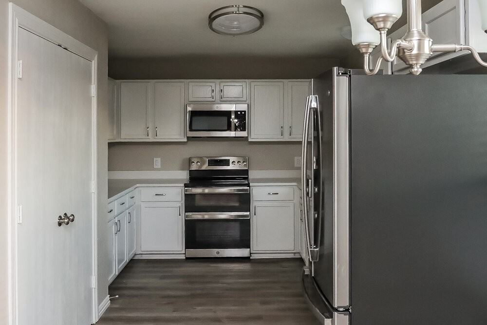 1018 Bainbridge Ln - Photo 7 of 17