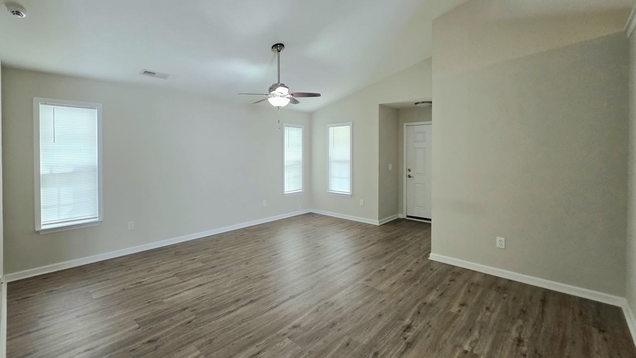 920 Silvercrest Dr - Photo 2 of 22