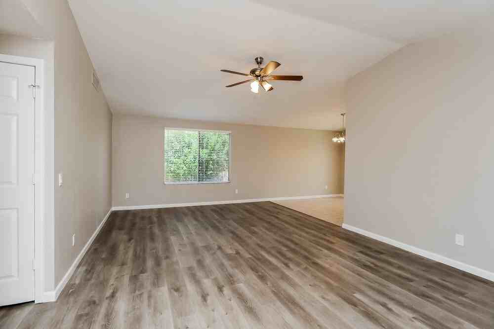 703 S 75th St - Photo 4 of 16