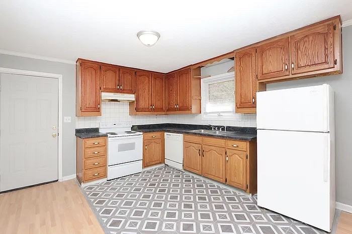 3650 Leisure Ln - Photo 6 of 26