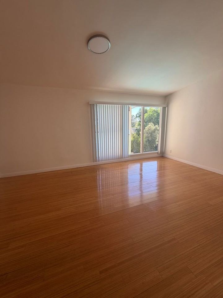 1326 N Flores Street - Photo 4 of 10