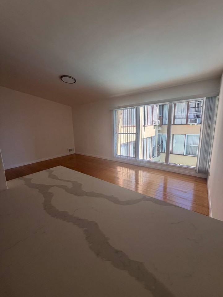 1326 N Flores Street - Photo 5 of 10