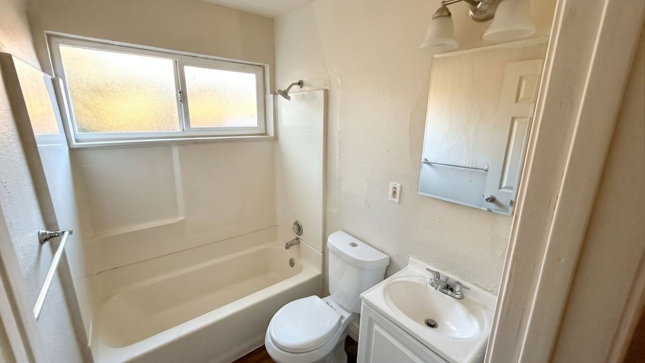 10100 Walnut St #02 - Photo 6 of 7