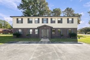 featured image of 100 Ravenwood Dr #B