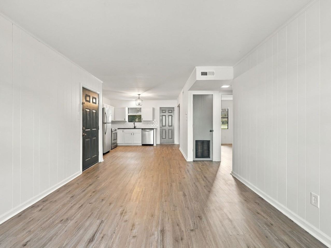 100 Ravenwood Dr #B - Photo 3 of 20