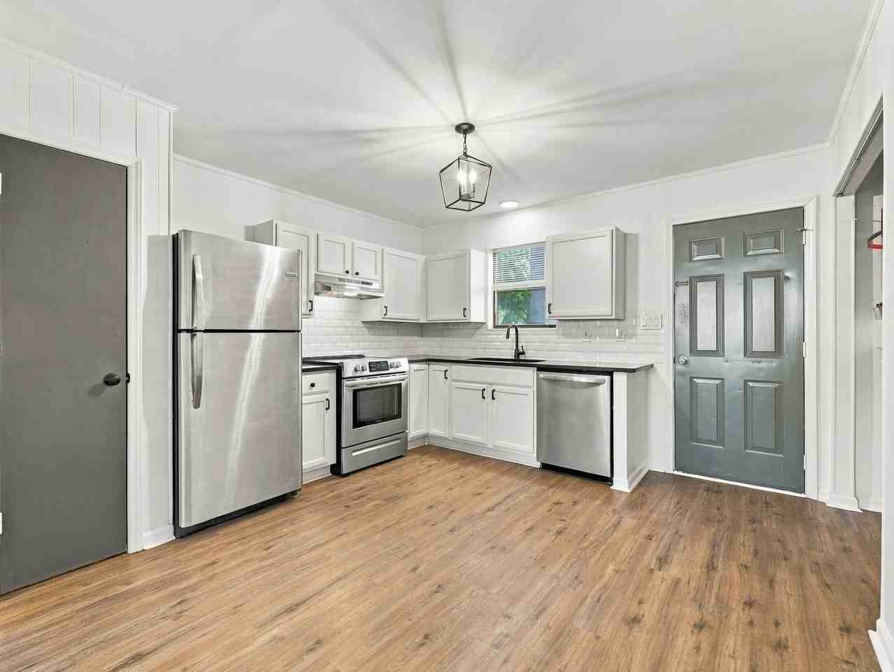 100 Ravenwood Dr #B - Photo 4 of 20